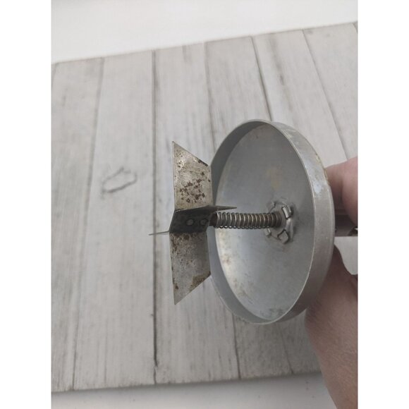 Red Painted Wood Handled Nut Food Chopper Spring No Jar - Picture 5 of 7